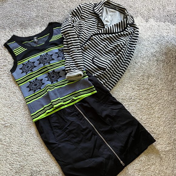 Sleeveless top or tank top - Picture 2 of 3